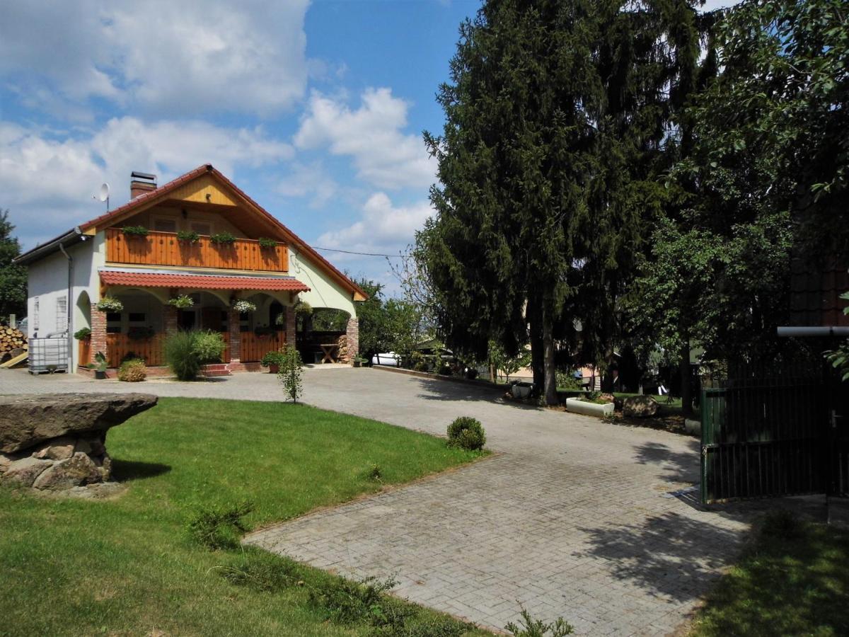 Péteri Dézsás Vendégház Sajoszentpeter Exterior foto